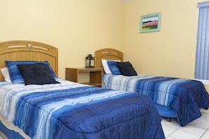 Bedroom, Room, Indoors, Bed, Furniture