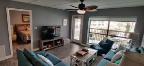Screen, Furniture, Indoors, Ceiling Fan, Living Room