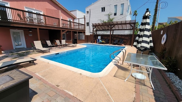 Pool,Water,Swimming Pool,Building,Outdoors