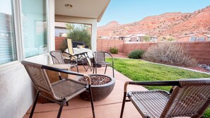 Incredible red cliff views are just steps away! Relax by the fire pit and soak in the stunning scenery.