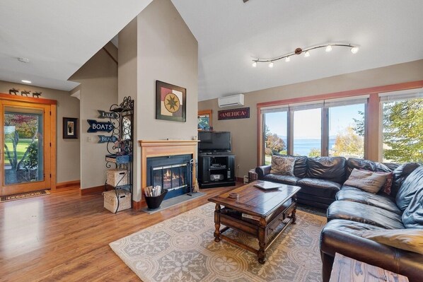 Main floor living room 