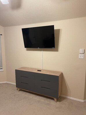 Master Bedroom (2nd floor)