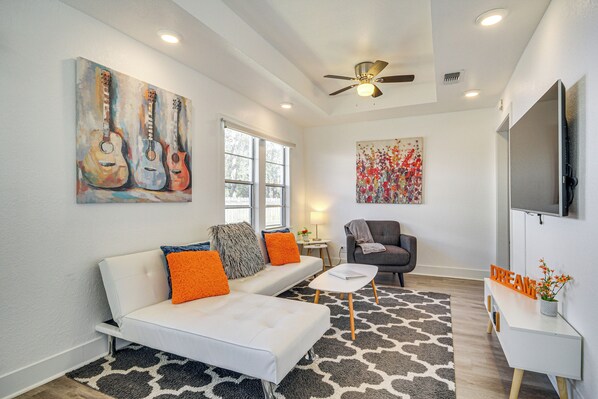 Long Beach Vacation Rental | 1BR | 1BA | 1 Story | Steps Required | 900 Sq Ft