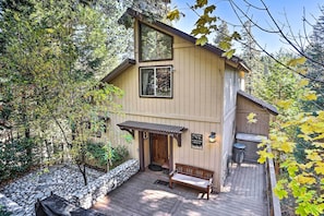 Cabin Exterior | 3 Stories
