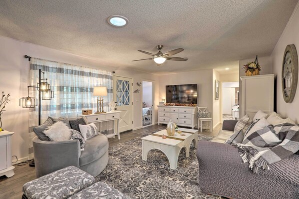 Munds Park Vacation Rental | 3BR | 2BA | 1,200 Sq Ft | 4 Steps to Access