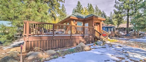 Truckee Vacation Rental | 4BR | 2BA | Stairs Required for Access | 1,600 Sq Ft