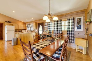 Dining Area | Dining Table