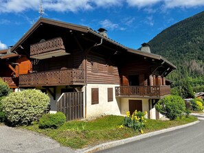 Vue appartement coté Sud. L'appartement se trouve à droite.