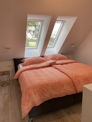 Schlafzimmer 1