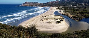 Plage sauvage de L'Ostriconi à 20km, porte du désert des Agriates