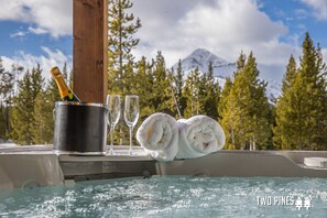 Enjoy Incredible Views from Privte Hot Tub