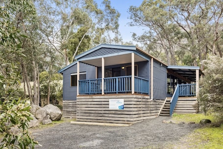 Welcome to Grampians Blue, a cozy 3-bedroom retreat for a memorable stay in the heart of Grampians.