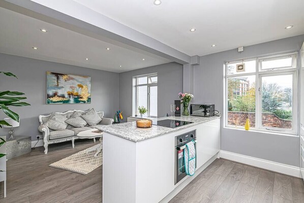 Open-plan kitchen/lounge