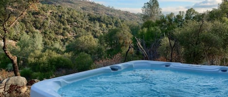 Amazing mountain views from the hot tub!  It doesn't get any better than this!  

Don't forget to check out the stars!