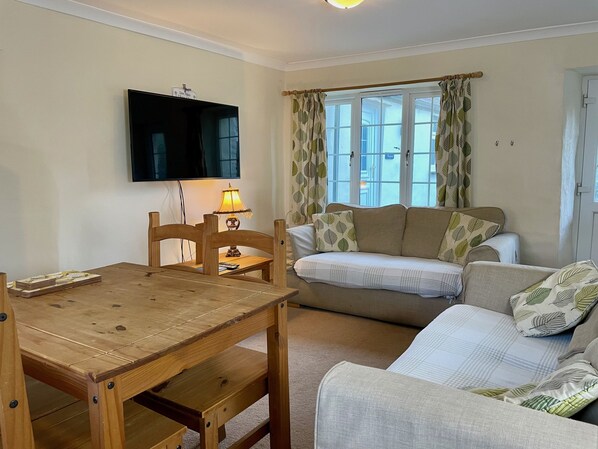 Open Plan Lounge Diner
