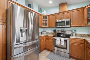 Stainless Style – The gourmet kitchen is equipped with all the appliances, cookware, dishes, flatware, drinkware and gadgets you’ll need to prepare anything from a simple snack to a full-course meal.