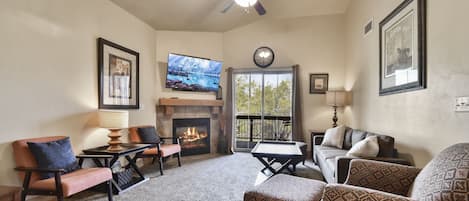 Cozy living room to unwind infront of the fireplace!