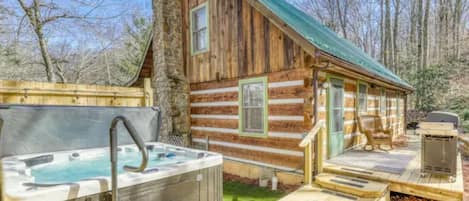 Amazing Cabin with great reviews! Hot Tub, Close to Sugar Mountain!