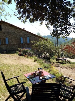 Votre petit déjeuner dans le jardin 