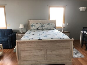 Relaxing Queen bed area