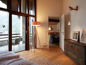 Property, Picture Frame, Comfort, Building, Wood, Interior Design, Flooring, Floor, Living Room, Hardwood