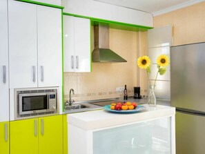 Comptoir, Cabinetry, Evier, Propriété, Évier, Robinet, Meubles, Cuisine, Vert, Appareil De Cuisine