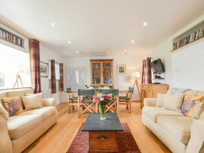 Table, Cadre, Canapé, Meubles, Propriété, Plante D'Appartement, Bois, Sol, Bâtiment, Design Intérieur
