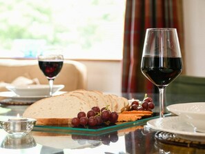 Aliments, Vaisselle, Table, Verres À Pied, Drinkware, Du Vin, Verre De Vin, Fenêtre, Vaisselle, Assiette