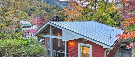 Chimney Rock Vacation Rental | 2BR | 1BA | Stairs Required for Entry