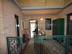 Entrance / Reception