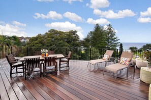 Sunny deck looking out over Bronte beach