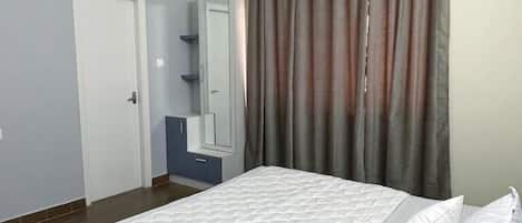 ROOM - 1 WITH KING SIZE BED 