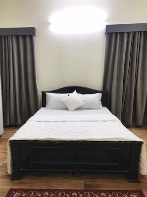 ROOM - 2 WITH KING SIZE BED