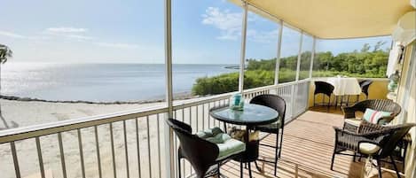 Large balcony with breathtaking views!