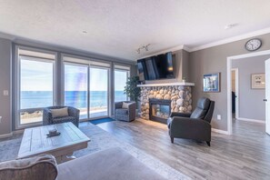 Thundering Sea, Stunning Views from Your Oceanfront Patio
