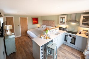West Heath, Brancaster Staithe: The Siding studio apartment