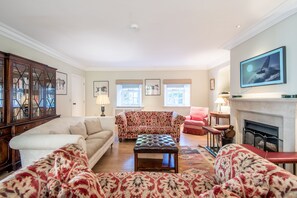The Stable Cottage, Watlington: Sitting room with open fire