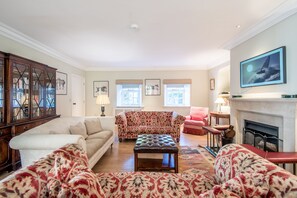 The Stable Cottage: Sitting Room