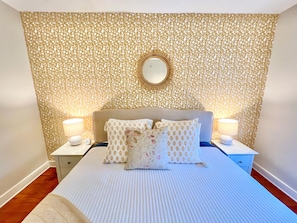 King bed. Serena and Lily wallpaper. Sound machine. Blackout blinds.