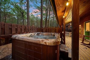 Bañera de hidromasaje al aire libre