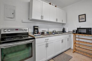 complete kitchen