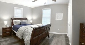 Bedroom 3 - Queen bed and smart tv