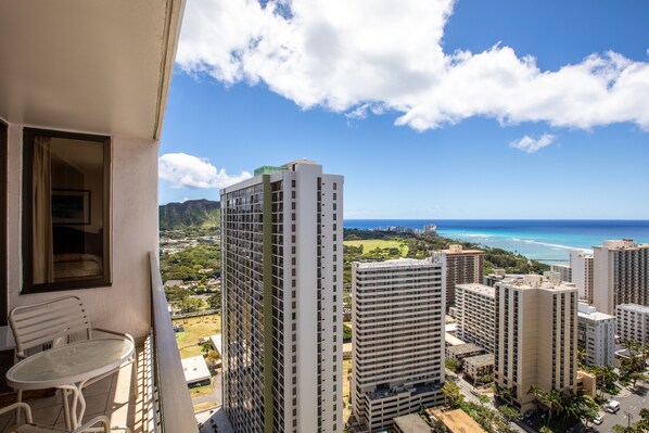 Aston Waikiki Banyan 1BOV2