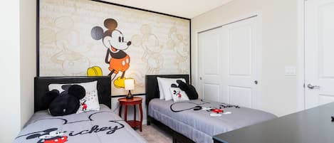 Disney Theme Mickey Mouse Room 