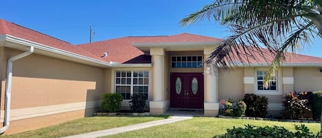 Welcome to your perfect vacation spot in Florida Cape Coral
Villa Coral Cottage