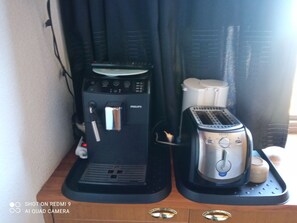 Kaffee und/oder Kaffeemaschine