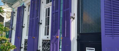 Creole Cottage built in 1894 steps from Frenchman music scene & The Quarter.