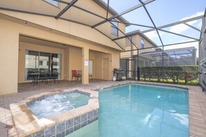 Swimming Pool with Jacuzzi
