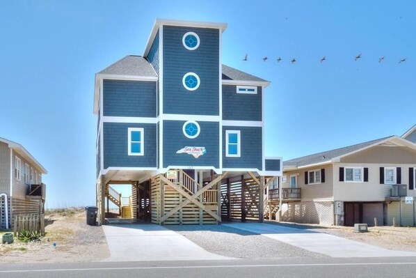 127 E Beach Dr Sea Shack-large-001-035-DSC 1691 Enhancer-1500x1000-72dpi