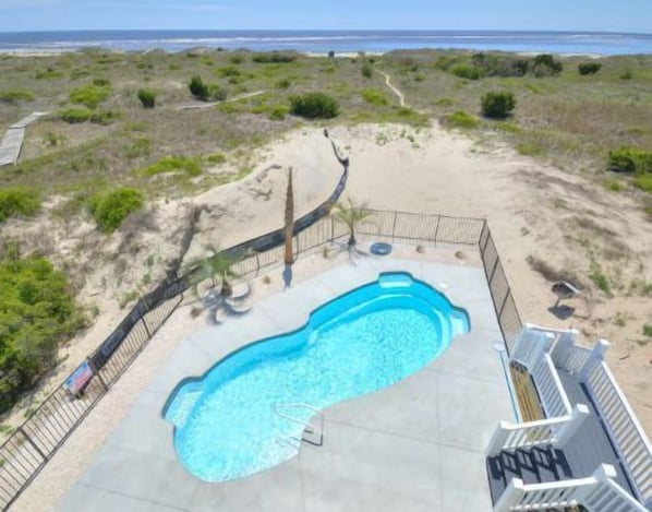 Pool/ Oceanfront